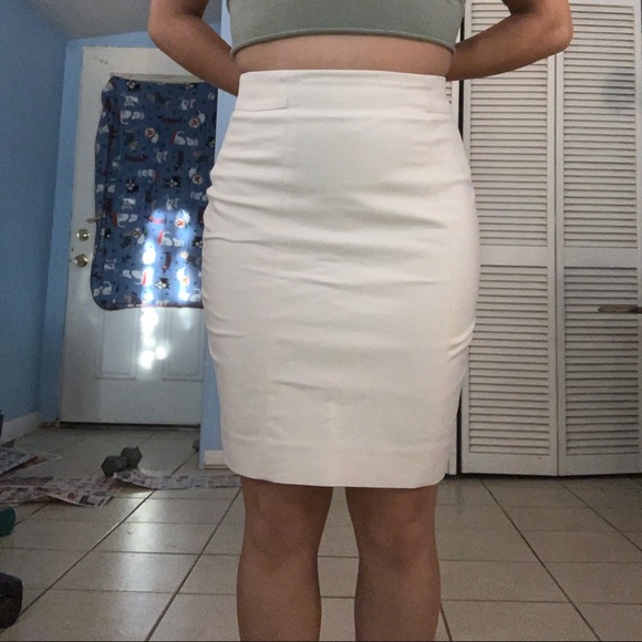 H&M Dresses & Skirts - Skirt above your knees